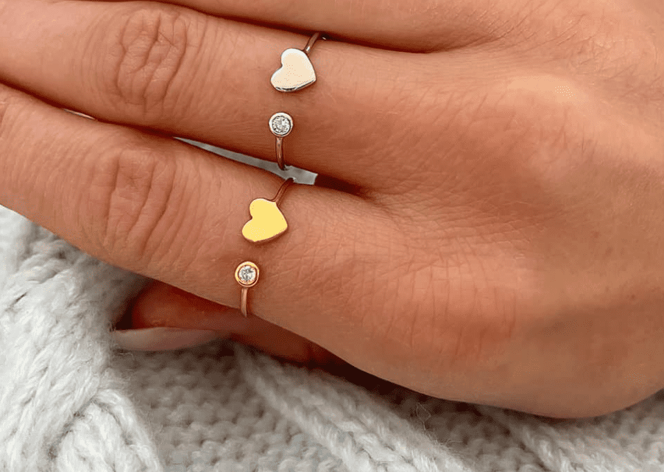 Zvolit šperky ve zlaté nebo stříbrné barvě?