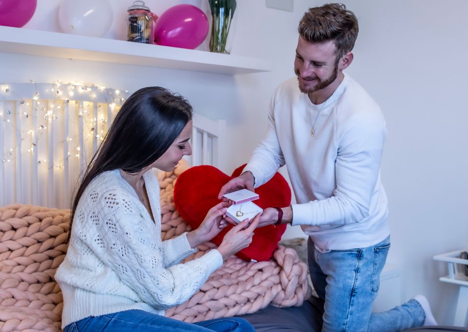 Jaké šperky darovat na svátek zamilovaných?