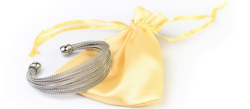 Víte, jak správně pečovat o šperky?