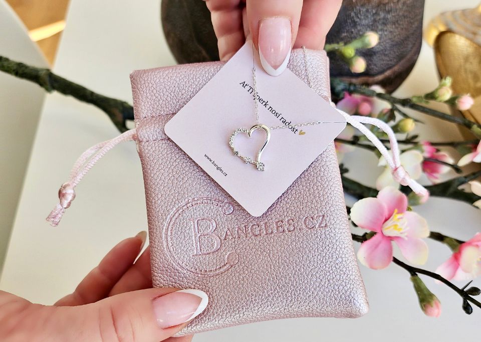 10 tipů jak se starat o šperky se zirkony, aby byly dlouho jako nové.