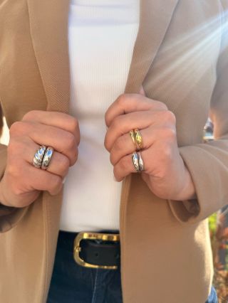 Prsteny, které doladí každý outfit. ✨ Chunky šperky jsou stále trendem. Čím výraznější detail, tím větší sebevědomí. Mix...