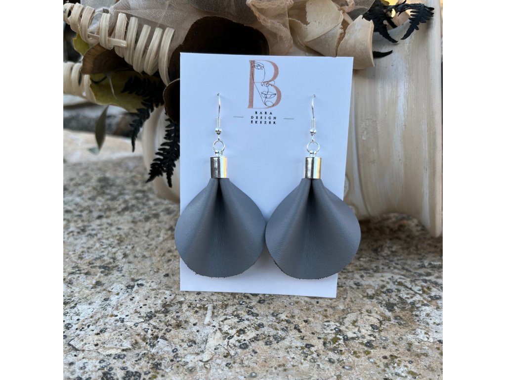 szürke petal fülbevaló