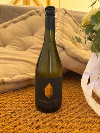 🥂 Muškát moravský Freestyle Frizzante od Vinařství Mádl 🍇 Krystalicky čisté Frizzante, které si Vás získá svou lehkostí,...