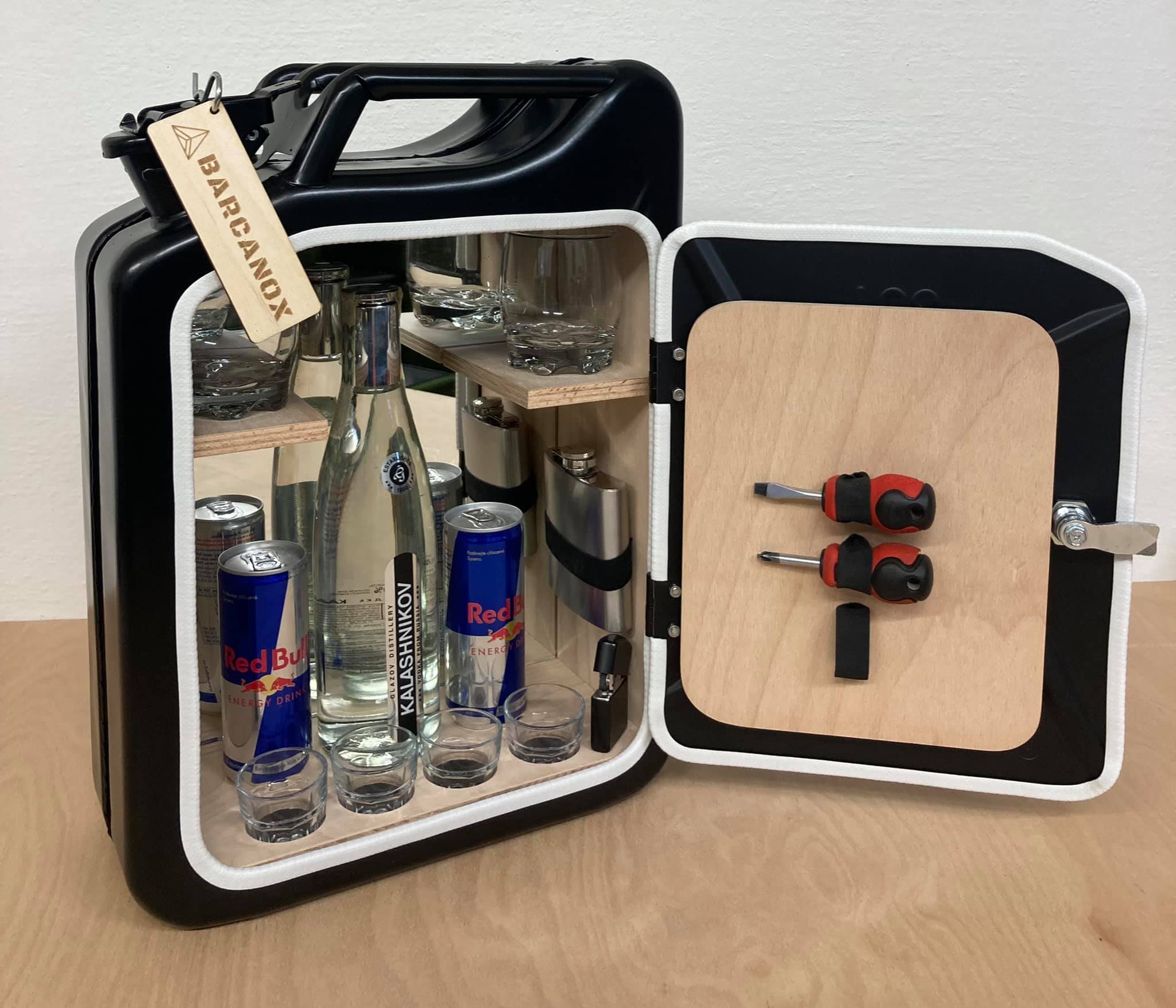 NOVÝ ČERNÉ KANYSTR BARY!