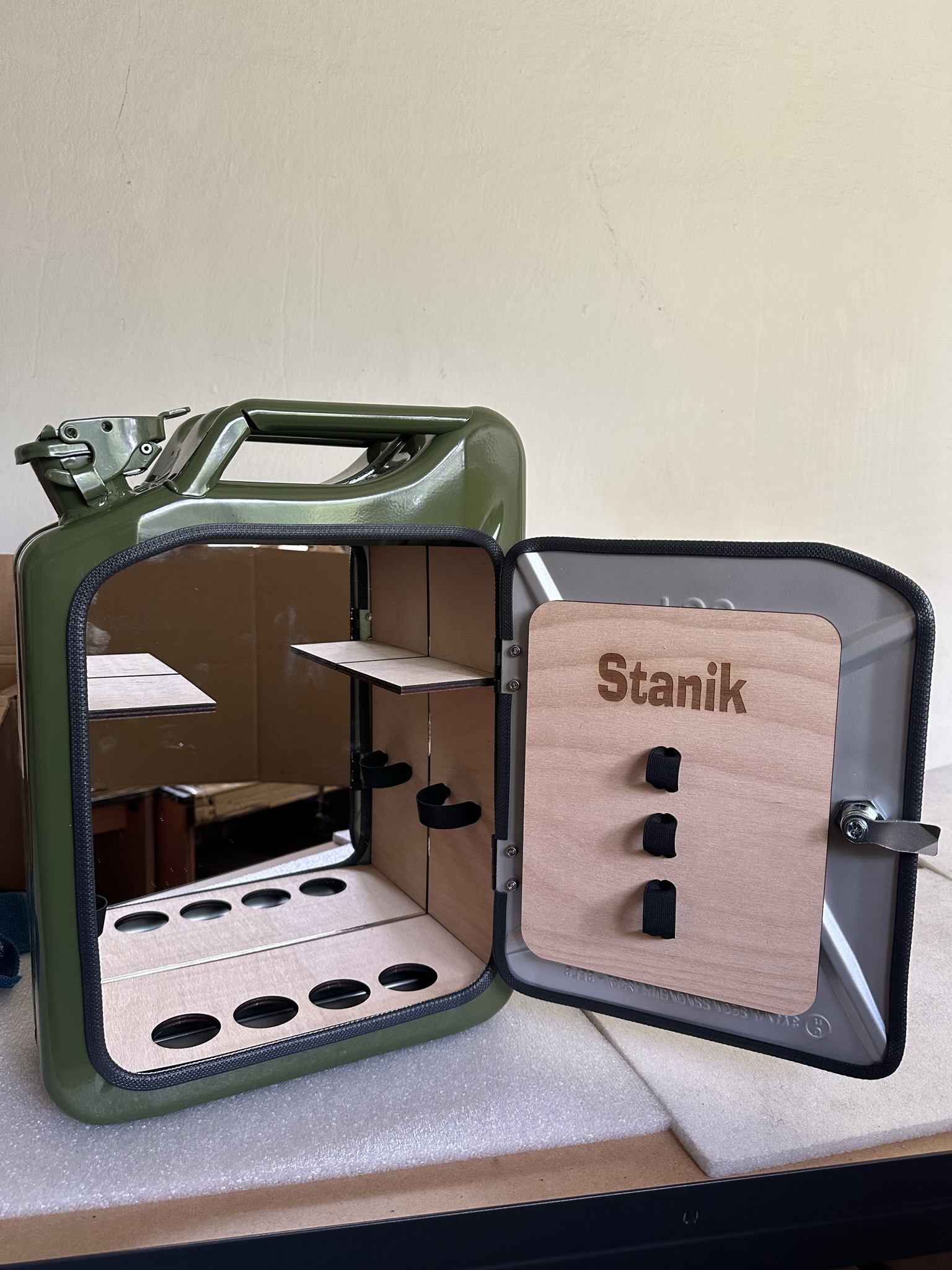 Kanystr bary a hasičák bary