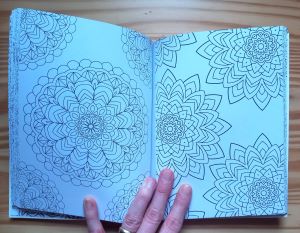 Colouring Book Mandaly - 144 stran antistresové omalovánky