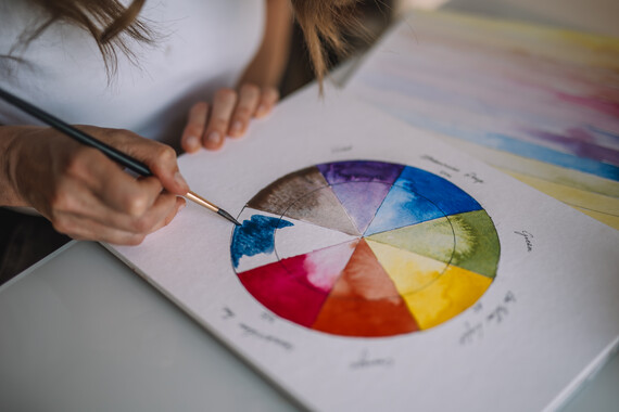 Rozdíly mezi malířskými technikami: Čím vynikají akryl, akvarel, kvaš, olej, vodovky nebo tempery?