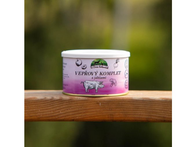 vepřový komplet s jahly konzerva.