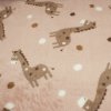 166020 7 babysoft vzorovany zirafa na pudrovom