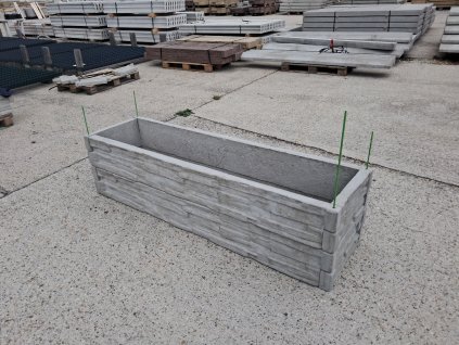 4410 3 vyvyseny zahon betonovy 200x50 cm vyska 50 cm vzor stiepany kamen prirodna seda