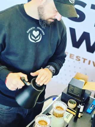 Včera prebehol prvý deň festivalu v Krakove. Ako prvá sa nám vypredala káva Herbal Blossom, čo ma neprekvapuje.🙂 Dnes...