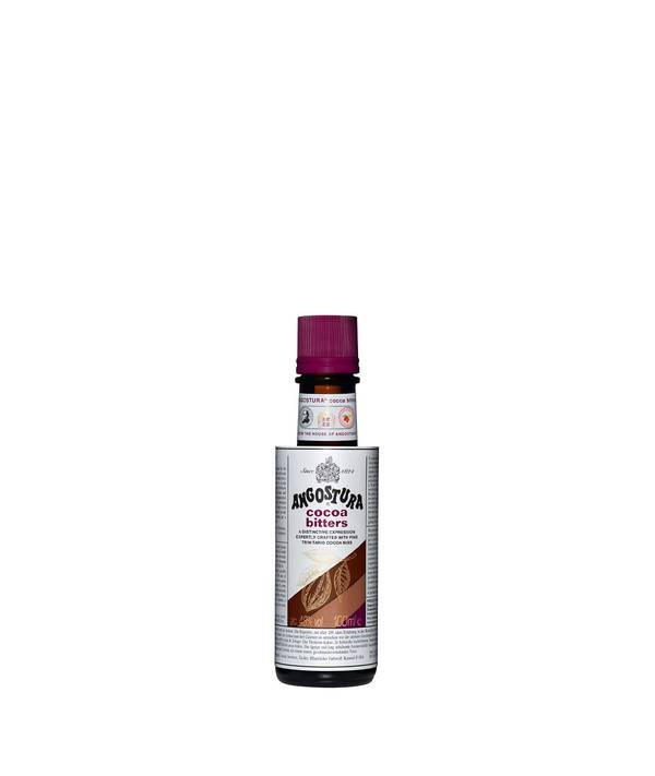 Angostura Cocoa Bitters byly představen světu v roce 2020. Vrchní tóny bohatého hořkého, květinového, ořechového kakaa s odvážným nálevem aromatických rostlinných látek poskytují nekonečné možnosti remixování klasických koktejlů a luxusního roztočení hlavního jídla nebo sladkého požitku.
