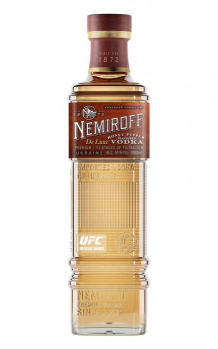 <meta charset="utf-8" />
Nudí vás obyčejné vodky? Vyzkoušejte<span> </span><strong>symfonii chutí a vůní</strong>, ve kterých vodka Nemiroff Delux Honey Pepper hraje na noty přírodního medu, chilli papriček, směsi koření a bylin.  Nemiroff se v roce 2018 stala nejlepší vodkou světa a tahle ochucená verze vás zaujme svou bohatou chutí. Vybavte se extra čistou ukrajinskou vodkou, která má světové parametry. 