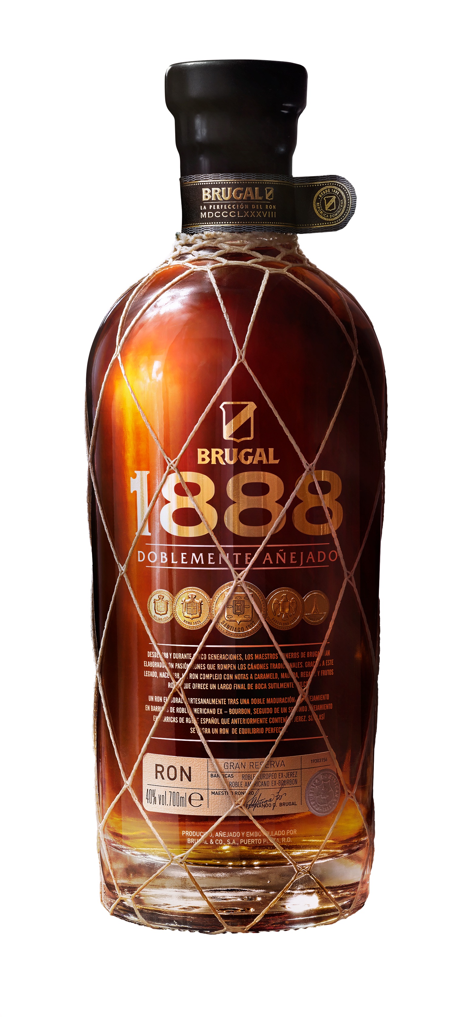 Směs rumů stáří 12-15 let, jež zrála v sudech po bourbonu a následně po sherry. Výsledkem je tmavý, aromatický a příjemně pitelný rum s tóny karamelu, vanilky a kávy.
