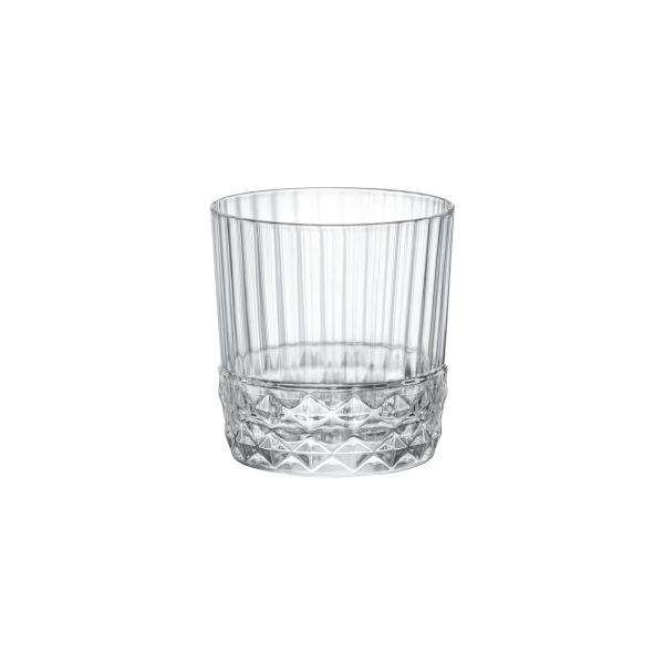 Sklenice má objem 370 ml, má silnou základnu zdobenou hustým diamantovým zdobením a silně fazetované tělo, které umocňuje nuance lihovin.
Baleno po 6 kusech, uvedená cena za 1ks
Prodáváme i po 1 kusu
