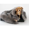 Šedá kožešinová deka pro psa a kočku Labbvenn Föra hnědá - skandinávský styl