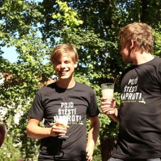 Rozlučka s někým, jehož jméno Ti nic neříká? Prostě šedá eminence Naproti! Je tomu více než 14 let, kdy Víťa rozjížděl...