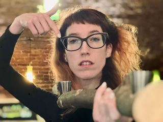 Takže prejže Rejže! Přestože se jedná o jediné zastoupení něžného pohlaví v čele náprotivného týmu, nečekej žádné...