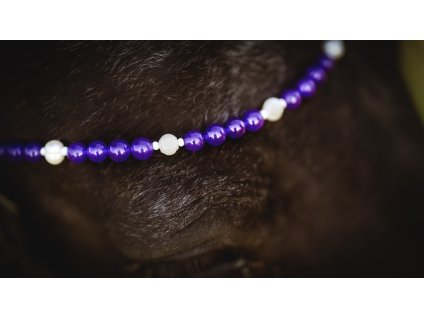 Fialová čelenka s perlami a jadeitem