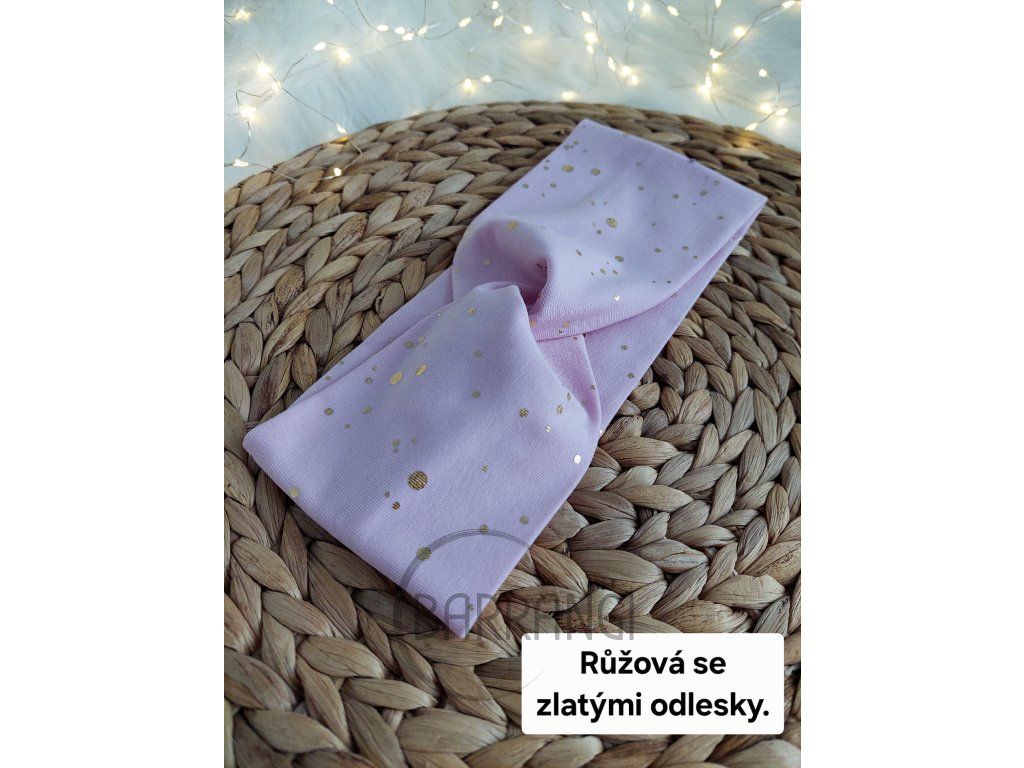 Růžová se zlatými odlesky