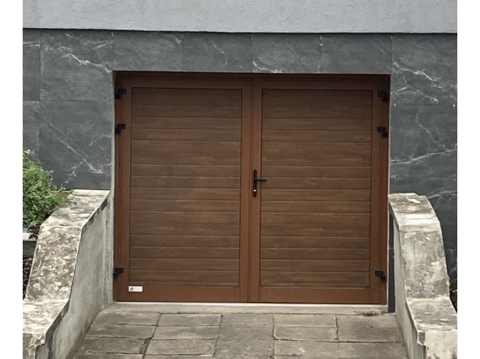 Dvoukřídlá hliníková garážová vrata Kružík rozměr šířka 2375x2000 dřevodekory woodgrain zateplená STANDARD