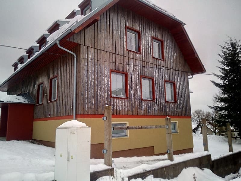 Renovace nátěru dřevěné fasády