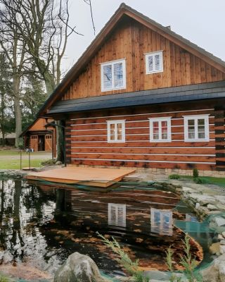 Povrch, který dřevo chrání a zároveň mu sluší. 🪵☀️ PNZ venkovní olej v odstínu palisander zvýrazní kresbu, chrání před...