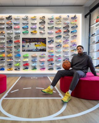 HALI in the house! 🔥 Dneska se k nám na prodejně v Praze zastavil @tyresehaliburton aby pár šťastlivcům podepsal jeho...