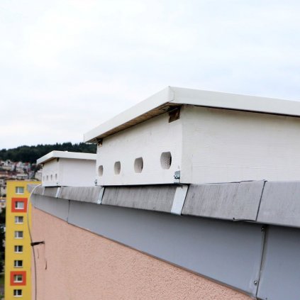 Hniezdna búdka pre vtáky BAT-MAN ATIKbox 4 - štvorkomorová drevená pre dážďovníky