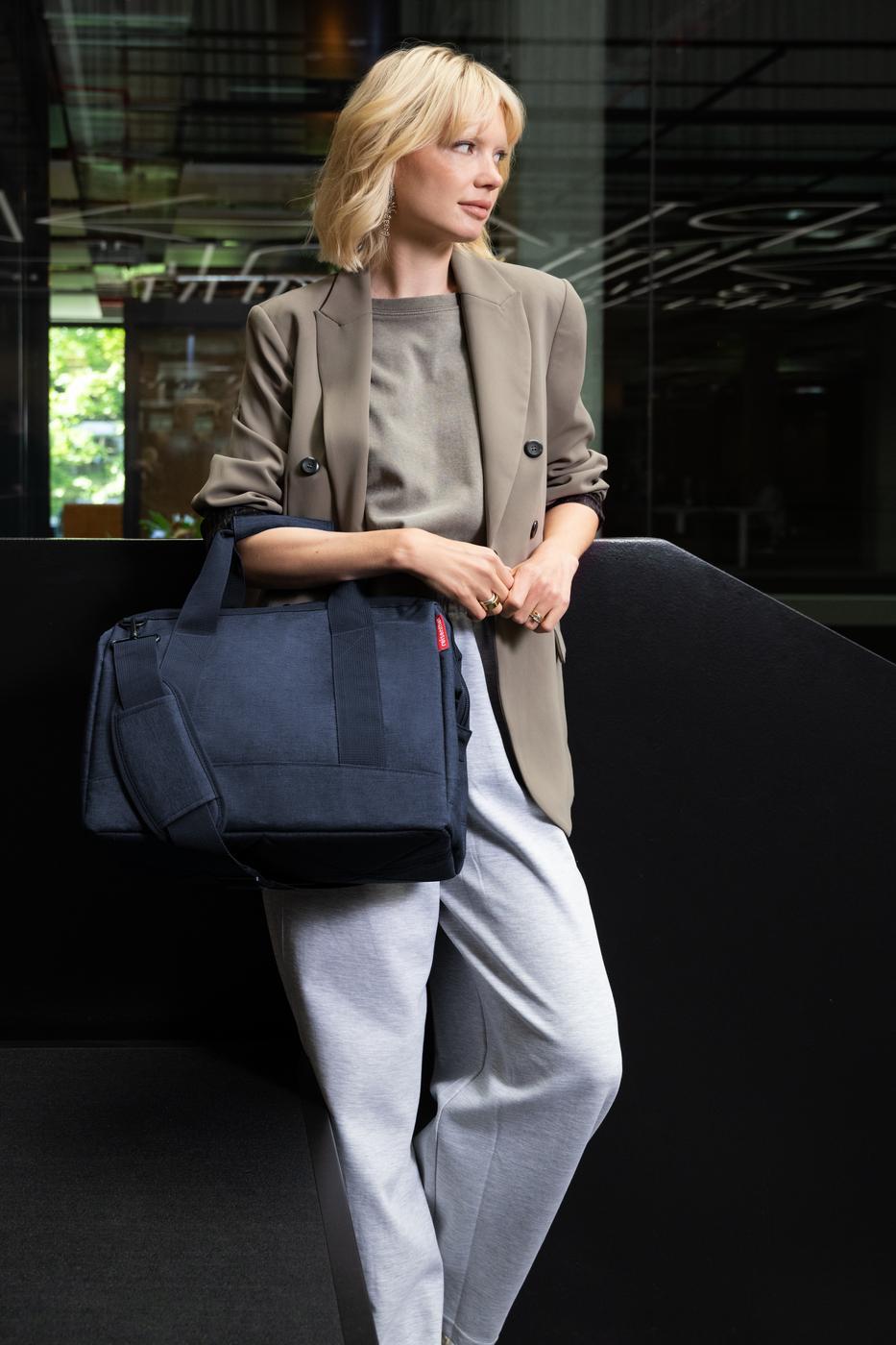 MS4129_allrounder-M_twist-navy_reisenthel_PE_01