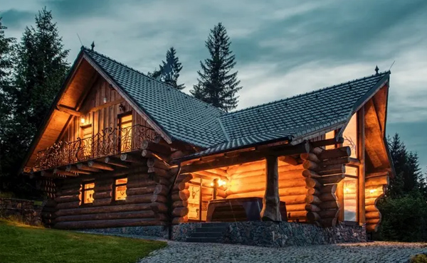 Sukaté smrkové dveře pro chaty a chalupy