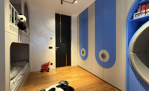 Dveře do stropu dle návrhu zákazníka