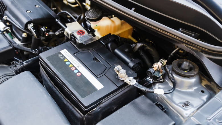 Štartovací akumulátor v automobile – funkcia, princíp, kapacita a testovanie