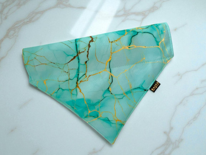 Tyrkysový šátek pro psa se zlatými detaily z kolekce Marble Turquoise
