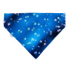 Modrý šátek pro psa s hvězdičkami.