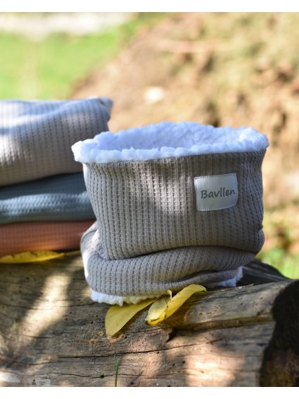 Vafle -  nákrčník s beránkem