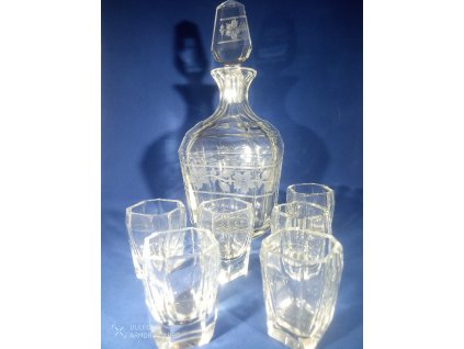 Broušená karafa a šest brošených skleniček