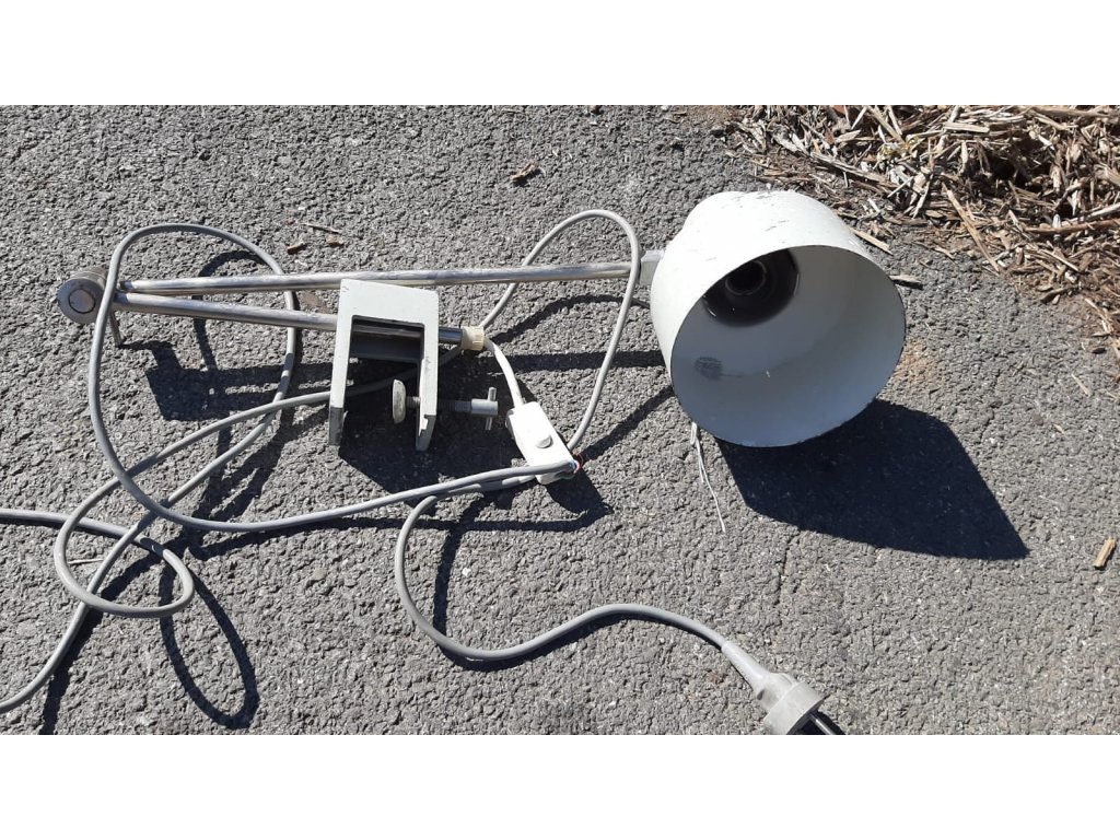 Industriální dílenská lampa lampička socialismus vintage retro