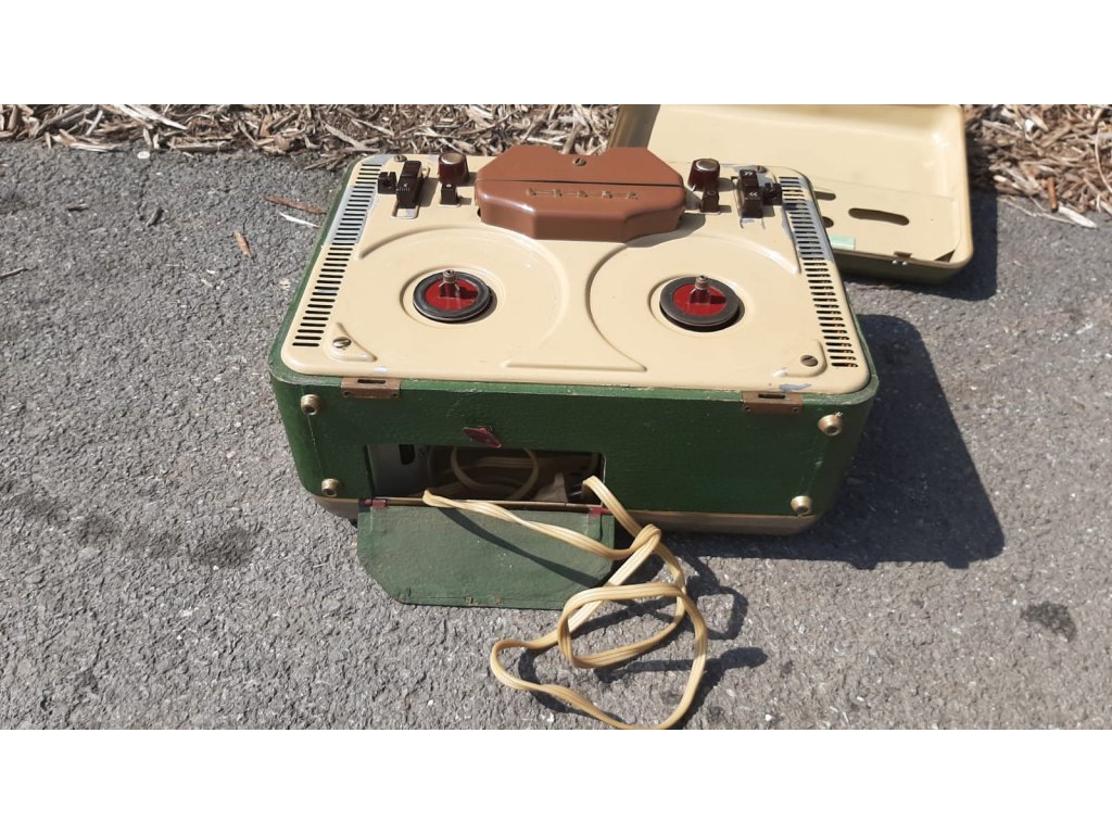 Starožitný Přehrávač Magnetofon TESLA Vintage RETRO