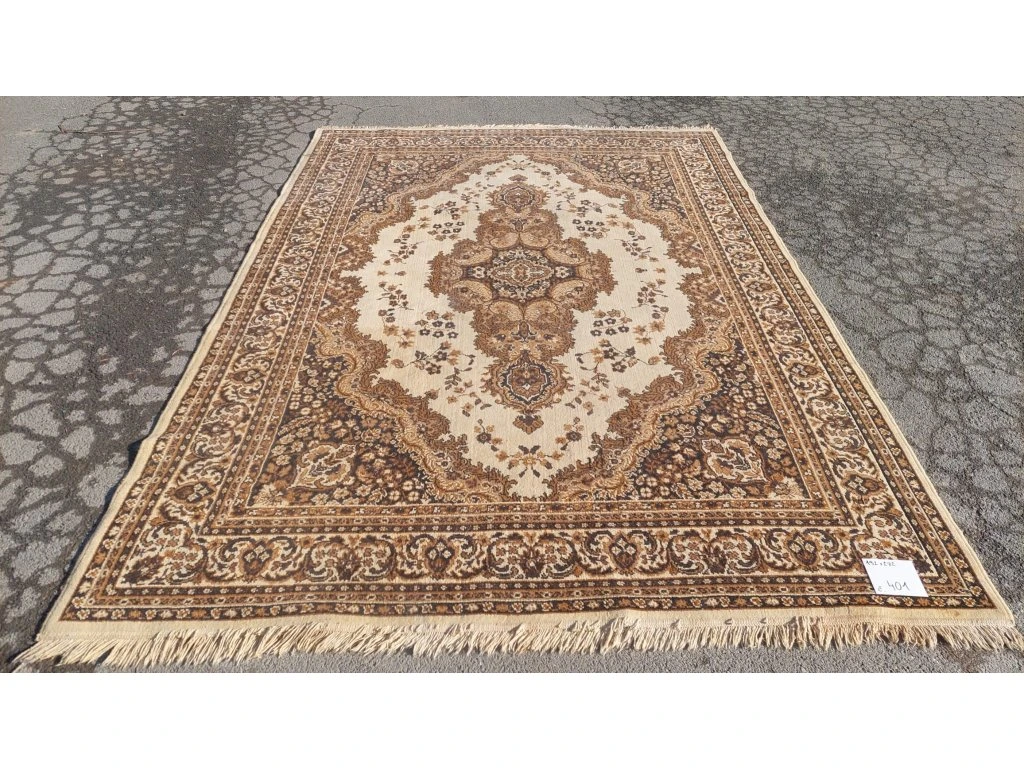 401 Koberec perský, ručně šitý, vintage