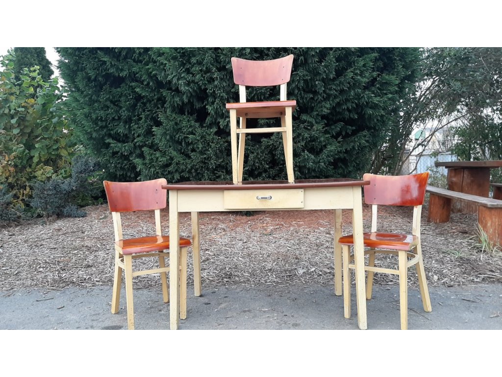 Jídelní stůl + 3x židle Ton Thonet vintage patina retro