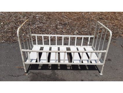 Dětská kovová postel