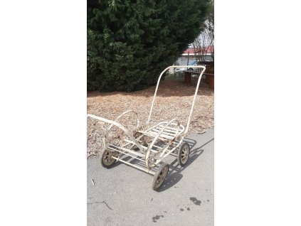 Starožitný Kočár "pérák"