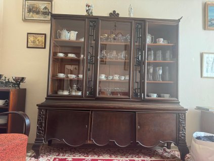 Komoda, sekretář, starožitná knihovna