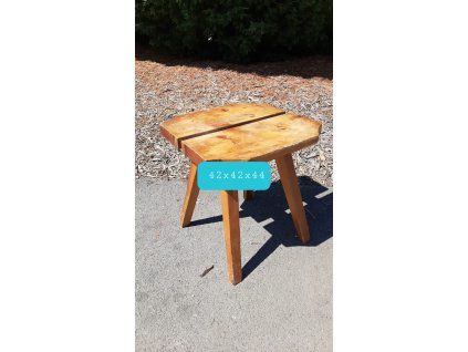 Dřevěná stolička