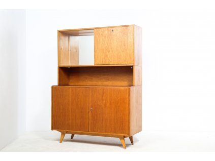 54 Komoda U-471, vitrína, Interiér- J. Jiroutek