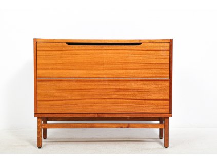113 Komoda, peřiňák, skříňka, retro, socialismus