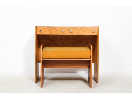 116 Stolek FEMINA, 70. léta, UP závody, retro