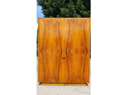 Šatní skříň, komoda