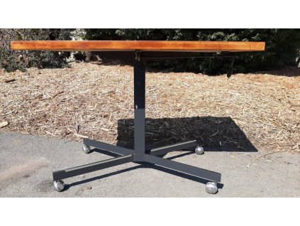 Konferenční Stůl Stolek Brusel RETRO Socialismus